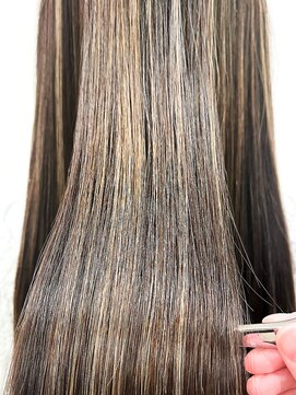 コモン スタイリング ラウンジ(COMON STYLING LOUNGE) ハイトーン× プレミアム髪質改善トリートメント