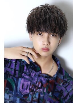 リップス レイ ギンザ(LIPPS Ray GINZA) ツーブロック刈り上げサイドグラデーション無造作マッシュ