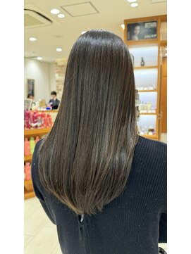ピークアブー アヴェダ アトレ恵比寿(PEEK-A-BOO AVEDA) オリーブカラー　20代30代40代　オフィスカジュアルカラー恵比寿