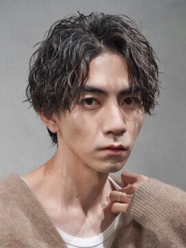 フィフスパーク(fifth PARK) センターパート縦落ちスパイラルパーマ