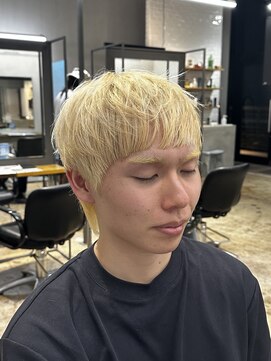 ザデイ カットアンドカルチャーショップ(THE DAY CUT&CULTURE SHOP) 抜きっぱなしハイトーンモードヘア