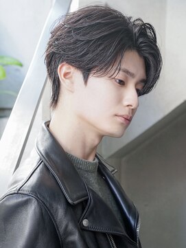 カライングドゥ(ing deux) 黒髪人気ツーブロックニュアンスセンターパート