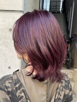 ナループロアポンテ(Nalu pu loa PONTE)&nbsp;ミディアムレイヤーカシスレッドブリーチなしダブルカラー赤髪