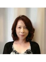 マニス(manis)&nbsp;華やかウェーブ×女性らしさMAXのしとやかミディアム40代50代