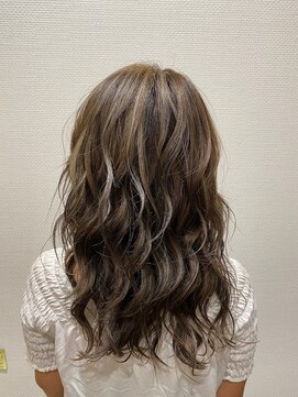 美容室 ぽ歩ビーアップ ステージワン(Be up STAGE1) [ぽ歩゜Be-up stage1]　外国人風カラー＆ホワイトバレイヤージュ