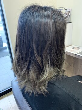 エッセンス グラデーションカラー　　鹿嶋美容室　　ESSENCE