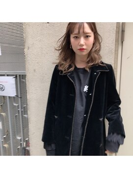 ラレイ(Lalei) ＊透明感ベージュカラー　ブリーチなし　辻幸奈