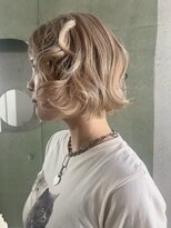 キャロルガーデンズ ボコカ 表参道(Carroll Gardens bococa)&nbsp;ブリーチ、ボブカット、巻き髪、ミルクティーベージュ