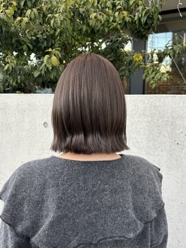 リス(Lis) 切りっぱなしボブ/オリーブベージュ