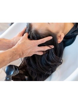 新感覚ヘッドスパで頭皮を健やかに♪頭皮全体をお湯に浸す話題のスパ『頭浸浴』で癒やしの体験を☆