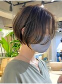 ショートカットくびれショート前下がりボブベージュカラー30代