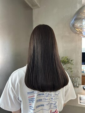 ニーイチイチ(211) 暗めカラー/アッシュカラー