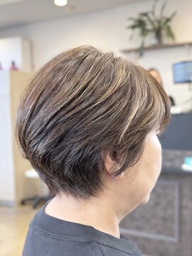 シュヴー 築地(CHEVEUX) 明るい白髪染め/白髪ぼかし/丸みショート/40代/50代/60代/