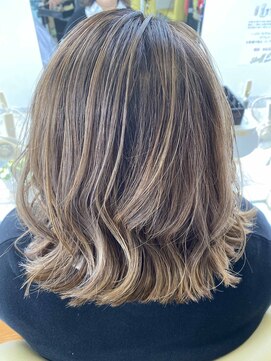 スタッフ イット ヘアー バレイヤージュ♪