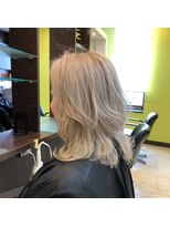 ケリーズグリーン(Kelly's Green)&nbsp;ホワイト×レイヤー×ブリーチ