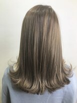 ラディックス(LADiX)&nbsp;外ハネストレート × ハイライト