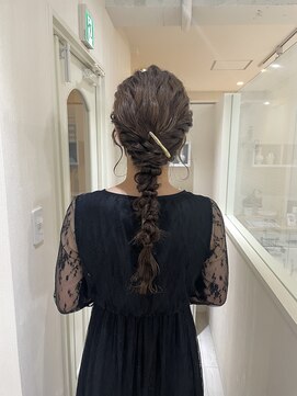 リア(li‘a) 【li’a】お呼ばれarrange