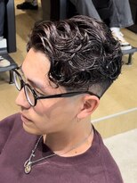 フィフス 天神大名(fifth) ハードで柔らかい質感スペインカールパーマ×スキンフェード