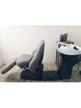 上質な空間で居心地の良いサロンタイムをー…☆フルフラットのシャンプー台で贅沢なひと時♪