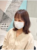 ふんわりミディアムレイヤーと薄めバングで大人ガーリースタイル