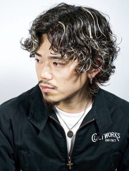 ヒロ銀座 バーバーショップ 札幌本店(HIRO GINZA BARBER SHOP)の写真/【最終受付21時/個室】動きある形状記憶パーマで男の色気を演出。毎朝のスタイリングが格段に違う![理容室]