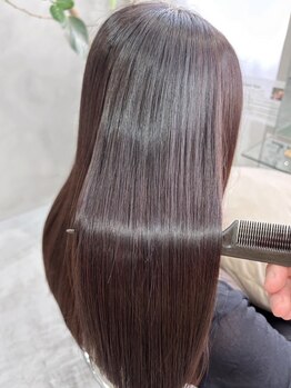 ルーム(room 202)の写真/芯から輝くうるツヤ髪へ。カラーダメージを抑える「髪質改善トリートメント」で艶UP。