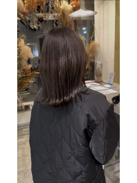 コル(coru) #艶#潤い#ナチュラル#外ハネ#くびれミディアム