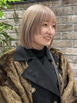 肌馴染みの良いミルクティーベージュ　タッセルボブ