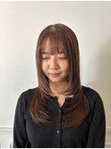 ほんのりピンクブラウンのレイヤースタイル