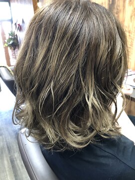 パイン(Pine) 毛先をランダムに