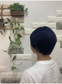 ショートボブ×ネイビーカラー