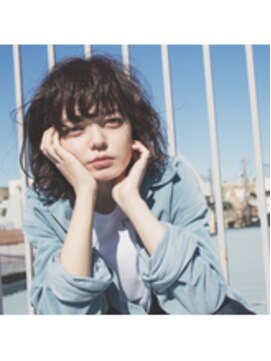 ミットバイツリー 新宿南口(mit by tree) ソフトスパイラルウェーブダークアッシュ切りっぱなしボブ