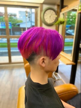 トルチェ(toRtue) パープル インナーカラーレッド 刈り上げ前下がり