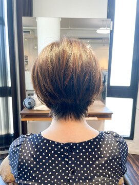 アトリエアルシュ(atelier ARCHE) 縮毛矯正をやめてくせ毛を生かしたショートヘア