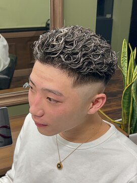 メゾンフォーメン トアロード(Maison for men TorRoad) 極道パーマ/フェード/ホワイトメッシュ【榎本理騎】