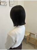 暗めオリーブカラーと外ハネボブ