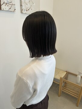 ナギ 栃木(nagi) 暗めオリーブカラーと外ハネボブ