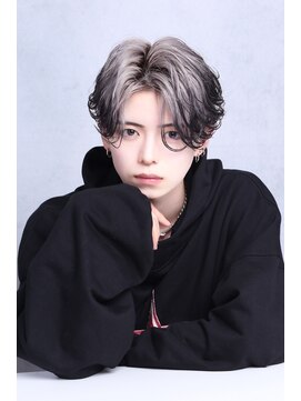 リップス 吉祥寺店 (LIPPS) ホワイトシルバーアッシュエンドカラーフェザーセンターパート