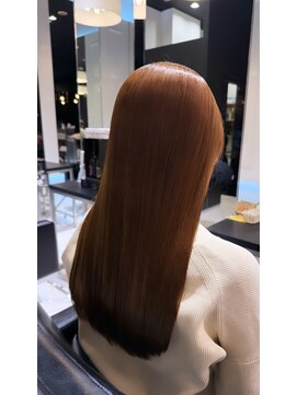 大人女性に人気！柔らかヘーゼルベージュ