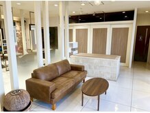 ヘアーアンドメイク アンジュ 中野店(Hair&Make ange)の雰囲気（白を基調とした洗練されたデザインの上質サロンで心地よい時間を）