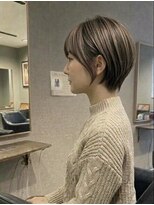 リリーズ 亀有(Lilly's) コンパクトシルエットの首元スッキリショート