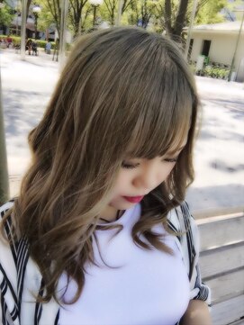 トリプルエイチ(HHH for hair) 20代小顔大人可愛いツヤ感無造作で透明感×ミルクティーアッシュ