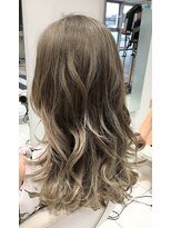 ケンジ 平塚 アネッタ(KENJE annetta)&nbsp;小顔効果抜群★グラデーションカラー★ゴールドアッシュ