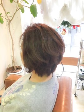 ファミーユ ヘア(Famille Hair) 手ぐしでできる簡単前下がりボブ