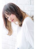 くすみブルーオリーブカラーシアーベージュハイライトルーズヘア