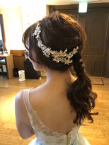 パリスパート2&nbsp;洋装 シンプル ゆる巻き ローポニーテール ヘアアレンジ