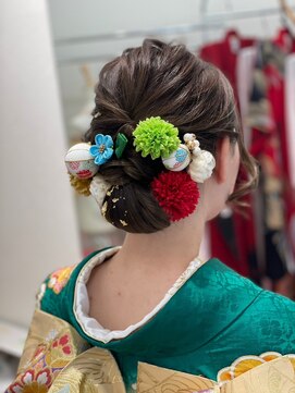 グラムール(Gramour) シニヨン