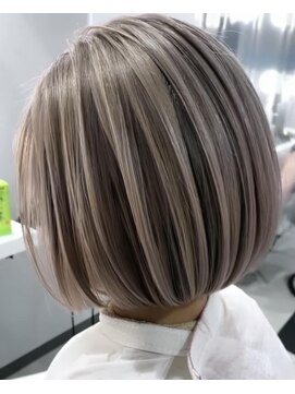 ルフレ 新宿本店1st(Reflet) ホワイトシルバーメッシュ