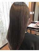 透明感のある大人グレージュ