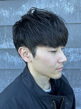 ヒュイル バイ ニアウ(Hwyl by Niau) メンズマッシュセンターパートスパイラルパーマニュアンスパーマ